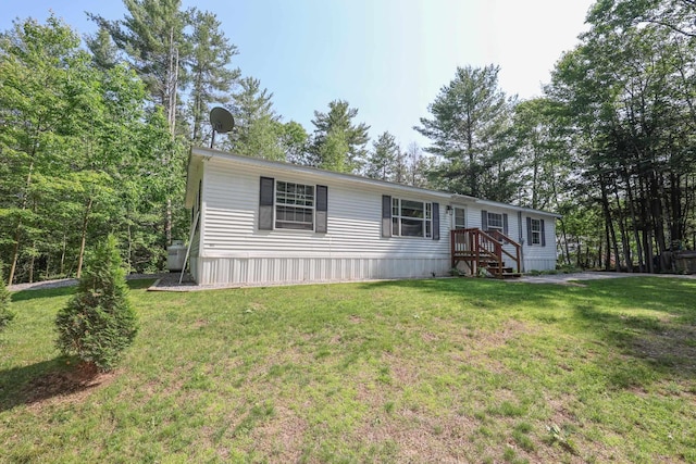 44 Hoit Mill Rd, Weare, NH 03281 - manufactured / mobile home featuring a front yard