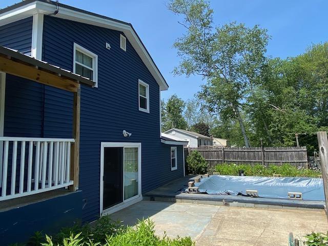 15 Vernon Ave, Rochester, NH 03867 - back of property with a patio