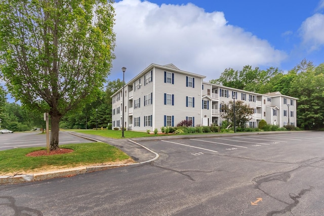 4 Crestview Cir Unit 106, Londonderry, NH 03053 - view of property with uncovered parking