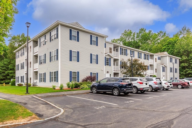 4 Crestview Cir Unit 106, Londonderry, NH 03053 - view of property with uncovered parking