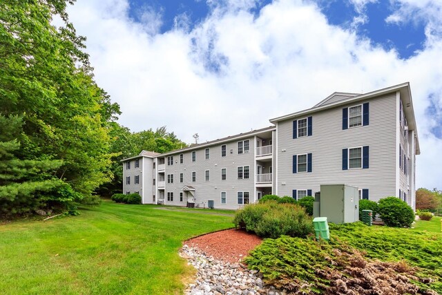 4 Crestview Cir Unit 106, Londonderry, NH 03053 - view of property