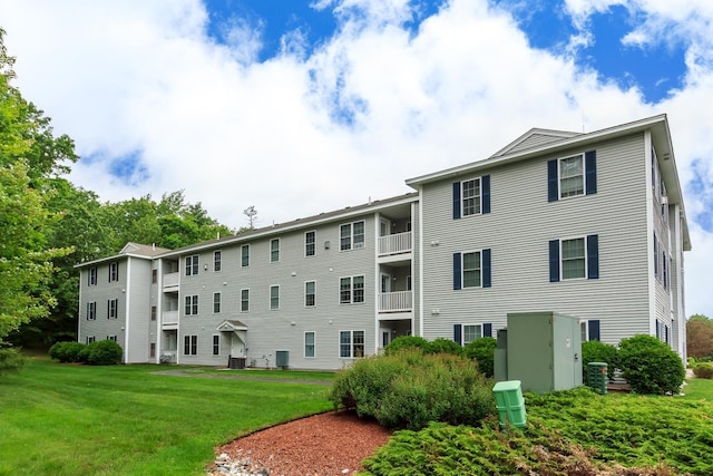 4 Crestview Cir Unit 106, Londonderry, NH 03053 - view of property