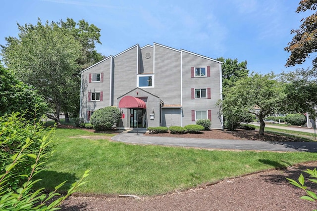 120 Fisherville Rd Unit 8, Concord, NH 03303 - view of front facade featuring a front lawn