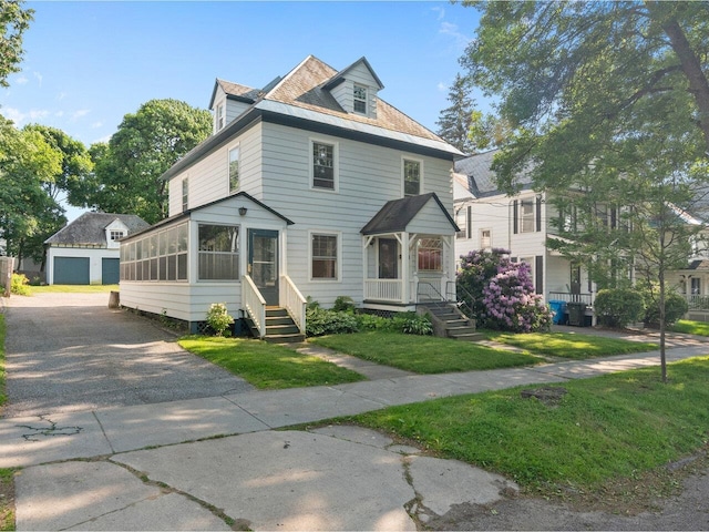 159 Loomis St, Burlington, VT 05401 - american foursquare style home featuring a sunroom and a front yard