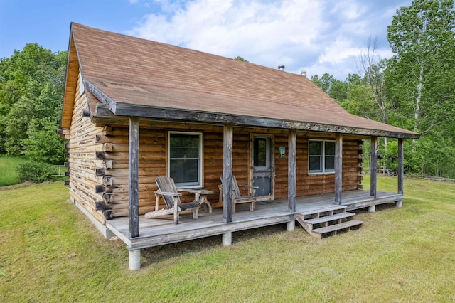 28 New Brighton Hill Rd, Tunbridge, VT 05077 - view of front of property featuring log exterior, a front lawn, and a shingled roof