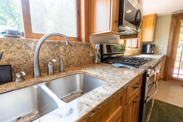 14 Mountain Ridge Rd, Ossipee, NH 03814 - kitchen featuring stainless steel appliances, decorative backsplash, and healthy amount of natural light