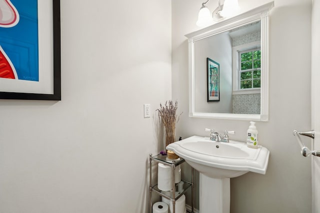 6 Walters Way, Exeter, NH 03833 - view of bathroom