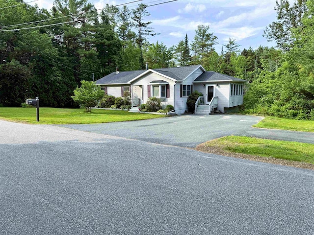 257 Crane St, Littleton, NH 03561 - ranch-style home featuring driveway and a front yard
