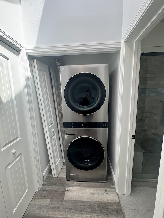 68 Franklin Hts, Rochester, NH 03867 - laundry area featuring stacked washing machine and dryer and baseboards
