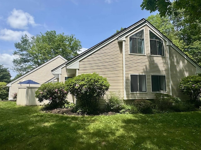 68 Franklin Hts, Rochester, NH 03867 - view of side of property with a lawn