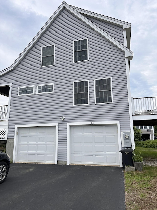 81 Cider St, Epping, NH 03042 - view of front facade featuring asphalt driveway