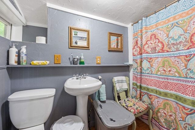 236 N Main St, Franklin, NH 03235 - full bathroom featuring toilet and a shower with curtain