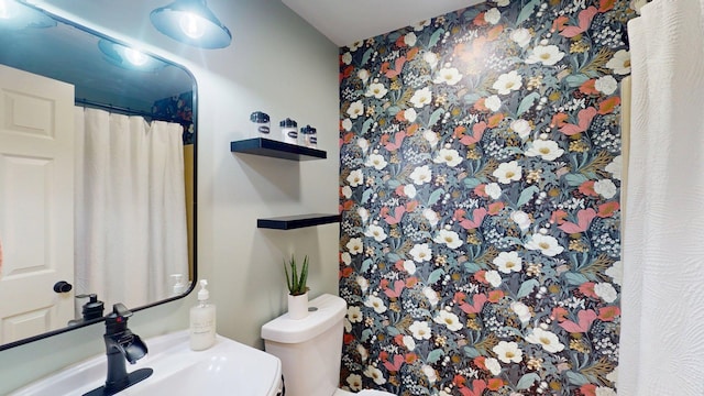 501 Bean Hill Rd Unit 32, Northfield, NH 03276 - full bathroom featuring vanity and a shower with shower curtain