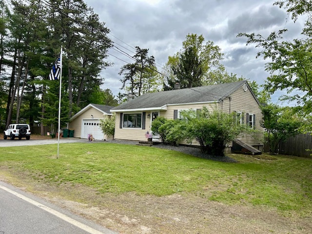 33 Salmon Falls Rd, Rochester, NH 03868 - ranch-style home featuring a garage