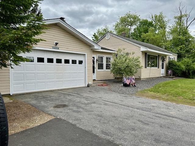 33 Salmon Falls Rd, Rochester, NH 03868 - ranch-style home featuring driveway and a garage