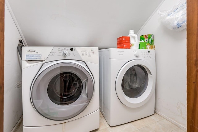 26 Colony Cove Rd, Durham, NH 03824 - laundry area with washing machine and dryer and baseboards