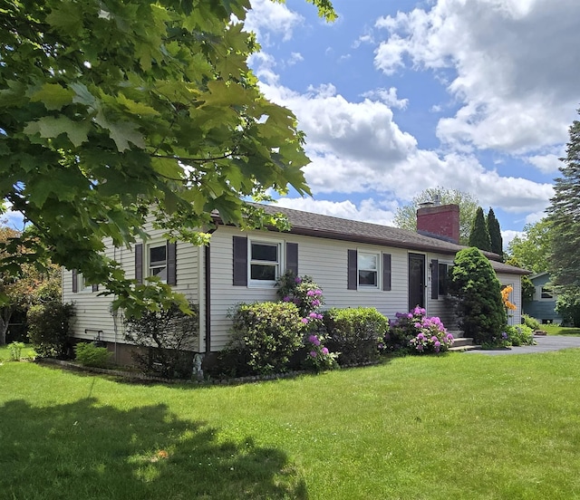 9 Mariette Dr, Portsmouth, NH 03801 - ranch-style house with a chimney and a front lawn