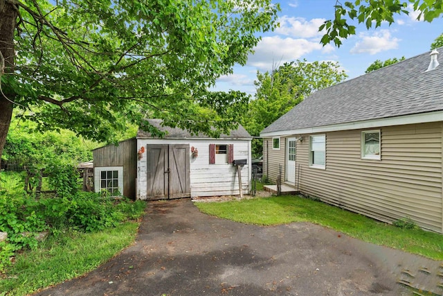 2 Brown Rd, Windham, NH 03087 - view of yard featuring a storage shed