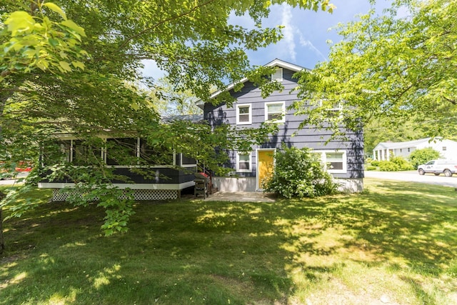19 Harding Rd, Portsmouth, NH 03801 - back of property with a yard
