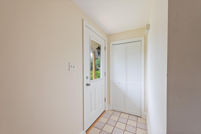 10 Prospect St, Bristol, NH 03222 - foyer entrance with light tile patterned flooring and baseboards