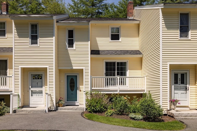 46 Pine Meadows Dr, Exeter, NH 03833 - view of front of home with a chimney