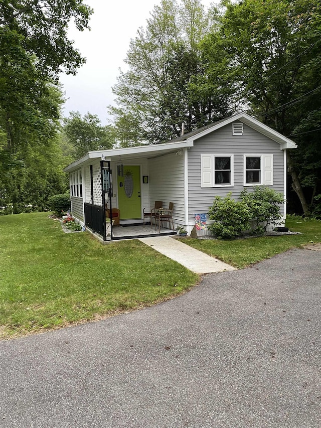 1 Northbrook Rd, Tilton, NH 03276 - view of front of home featuring a front lawn and a porch