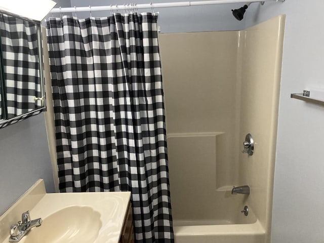 6 Monroe Dr Unit 111, Woodstock, NH 03282 - full bath with shower / tub combo and vanity