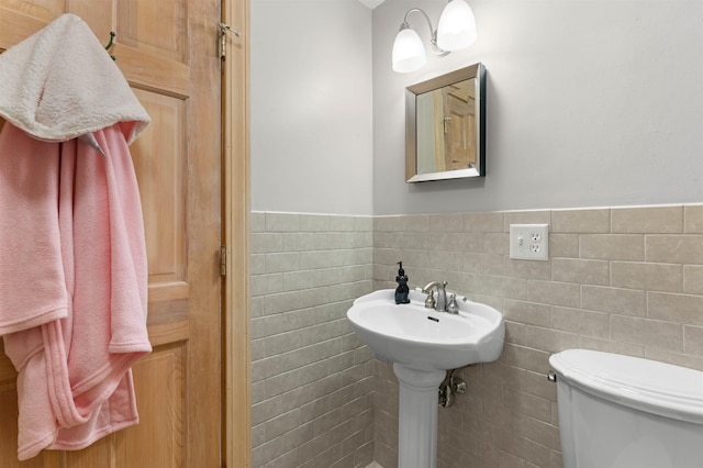70 Tabor Cir, Albany, NH 03818 - bathroom with a wainscoted wall and tile walls