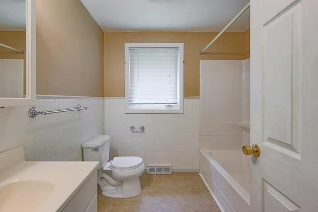 4 Appaloosa Ave, Pelham, NH 03076 - bathroom with tile walls, vanity,  shower combination, wainscoting, and washer / clothes dryer