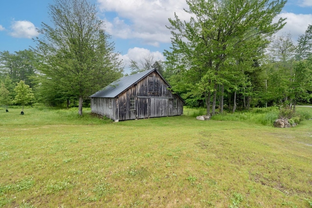 88 Stonehouse Rd, New London, NH 03257 - view of green lawn with an outdoor structure and a barn