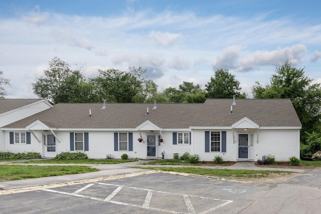 491 Mammoth Rd Unit 7, Londonderry, NH 03053 - single story home featuring uncovered parking and roof with shingles
