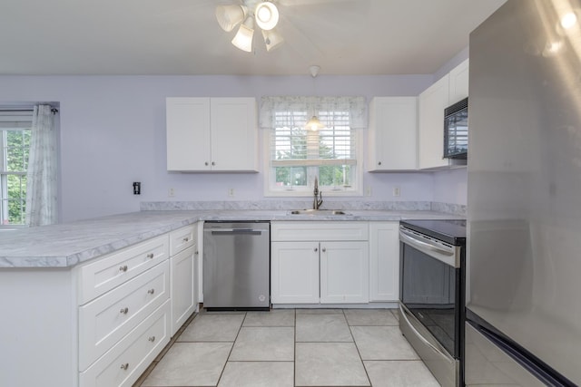 491 Mammoth Rd Unit 7, Londonderry, NH 03053 - kitchen featuring appliances with stainless steel finishes, a peninsula, a ceiling fan, light countertops, and plenty of natural light