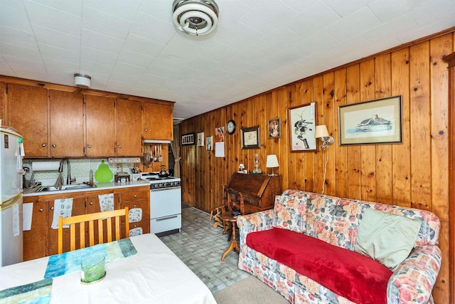 208 Mast Rd, Lee, NH 03861