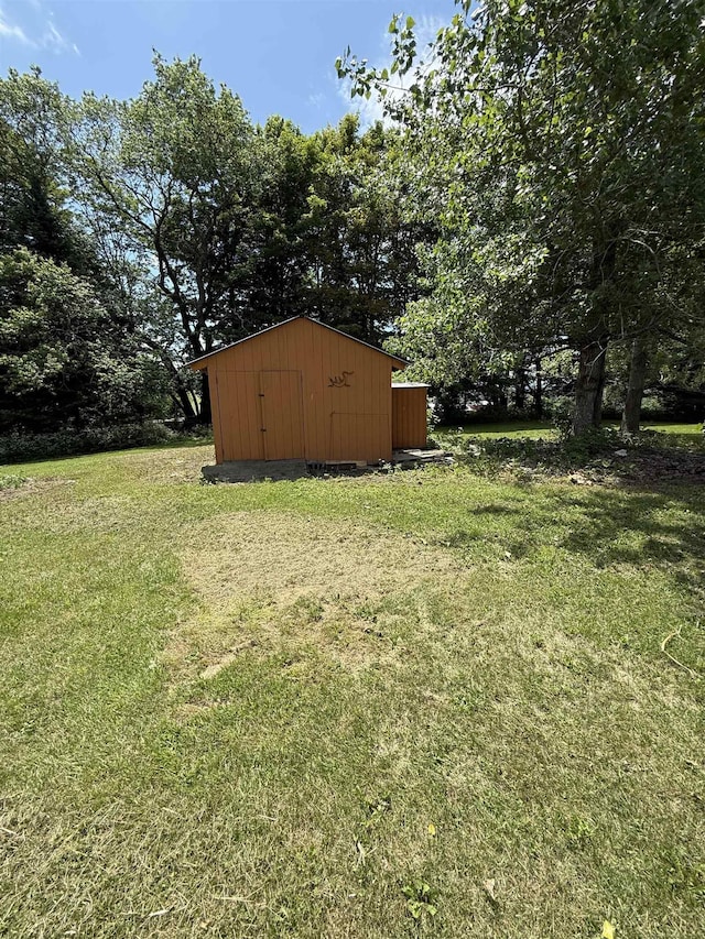 1442 Ridge Rd, Randolph, VT 05061 - view of grassy yard with a shed