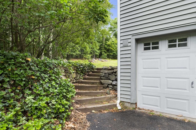 2 Ridgewood Dr, Kingston, NH 03848 - view of garage