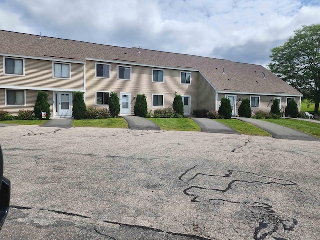 33 Pendleton Ln, Londonderry, NH 03053 - view of townhome / multi-family property