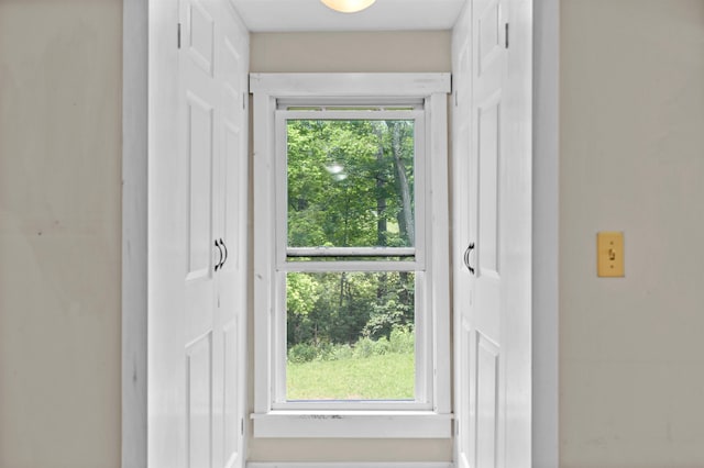 91 Robert Ln, Plainfield, VT 05667 - entryway with healthy amount of natural light