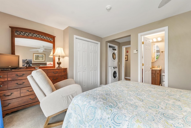 53 Evergreens Dr Unit 3, Laconia, NH 03246 - carpeted bedroom featuring stacked washing machine and dryer, a closet, and ensuite bath