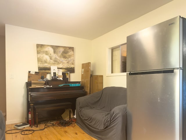 1 Wyeth Farm Cir, Lebanon, NH 03784 - sitting room with wood finished floors and baseboards