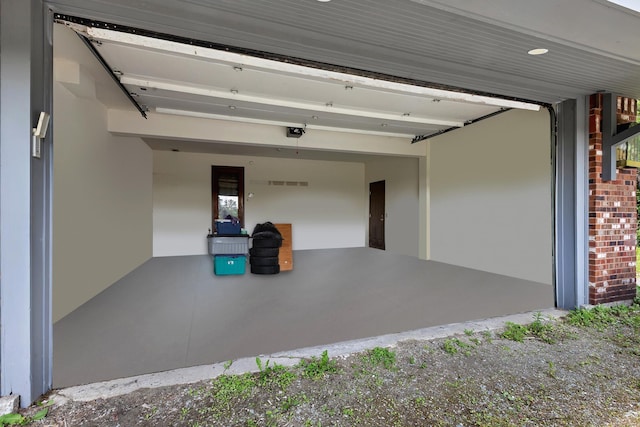490 W Hill Rd, Ludlow, VT 05149 - view of garage