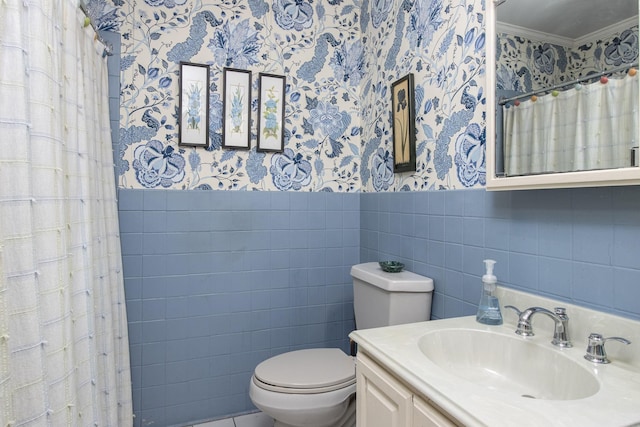 3 Mooreland Ave, Concord, NH 03301 - full bath featuring wallpapered walls, vanity, a wainscoted wall, crown molding, and a shower with curtain