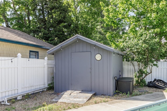 6 Hobart St, Concord, NH 03303 - view of shed with a fenced backyard