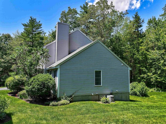8 Sycamore Ct, Amherst, NH 03031 - view of side of property with a lawn and a chimney