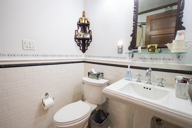 185 Huntress Bridge Rd, Effingham, NH 03882 - bathroom featuring tile walls and wainscoting
