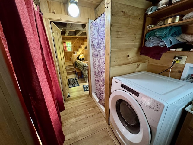 14 Threshold Way, Corinth, VT 05040 - laundry room featuring washer / clothes dryer and light wood finished floors