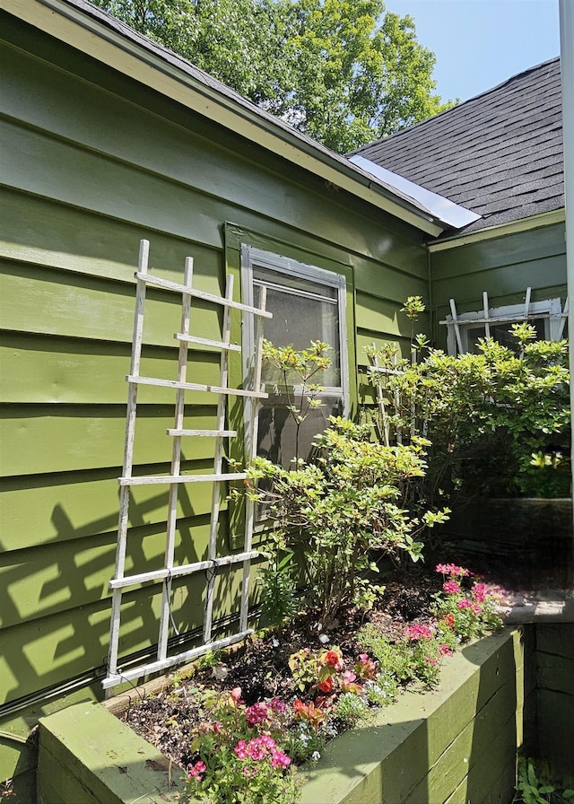 42 Upper Knight St, Keene, NH 03431 - exterior view of roof with shingles