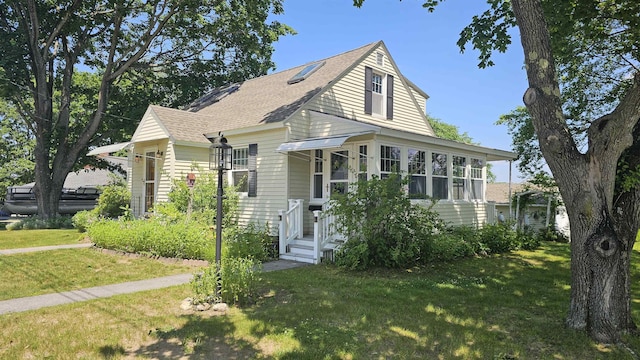 18 Cross St, Allenstown, NH 03275 - bungalow-style house featuring a front yard and a shingled roof