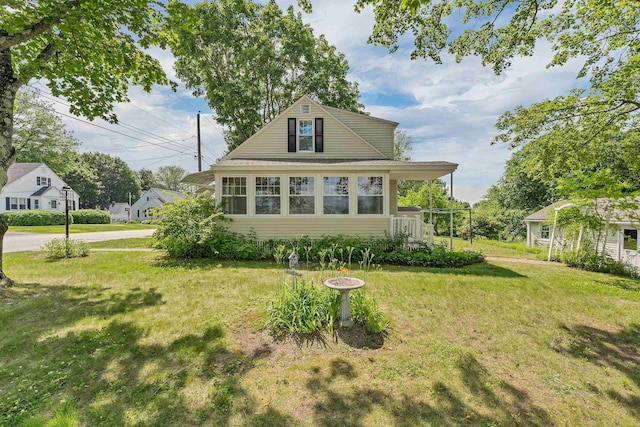 18 Cross St, Allenstown, NH 03275 - view of front of property featuring a front yard