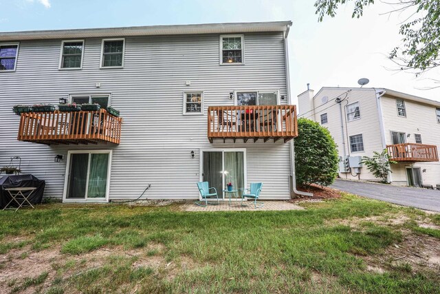 38 Brook Hollow Way, Manchester, NH 03103 - back of house featuring a yard and a balcony