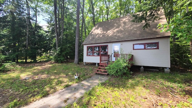 10 Crescent Dr, Barnstead, NH 03225 - view of front of house with a shingled roof
